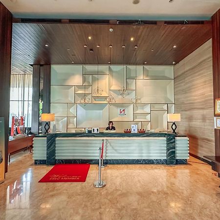 Swiss-Belinn Karawang Luaran gambar