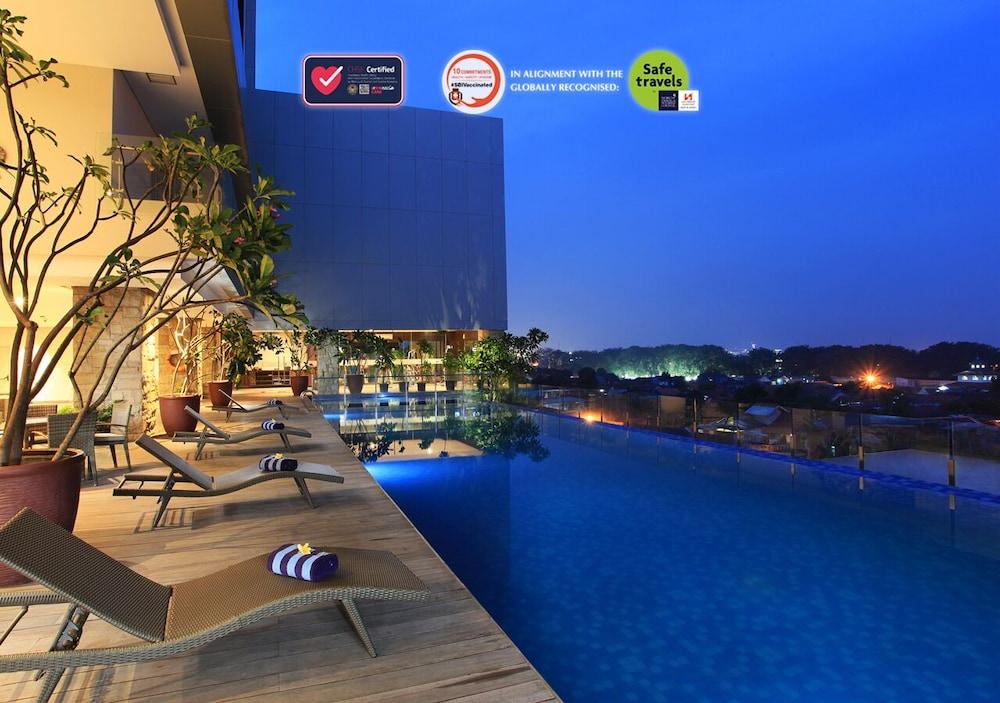 Swiss-Belinn Karawang Luaran gambar