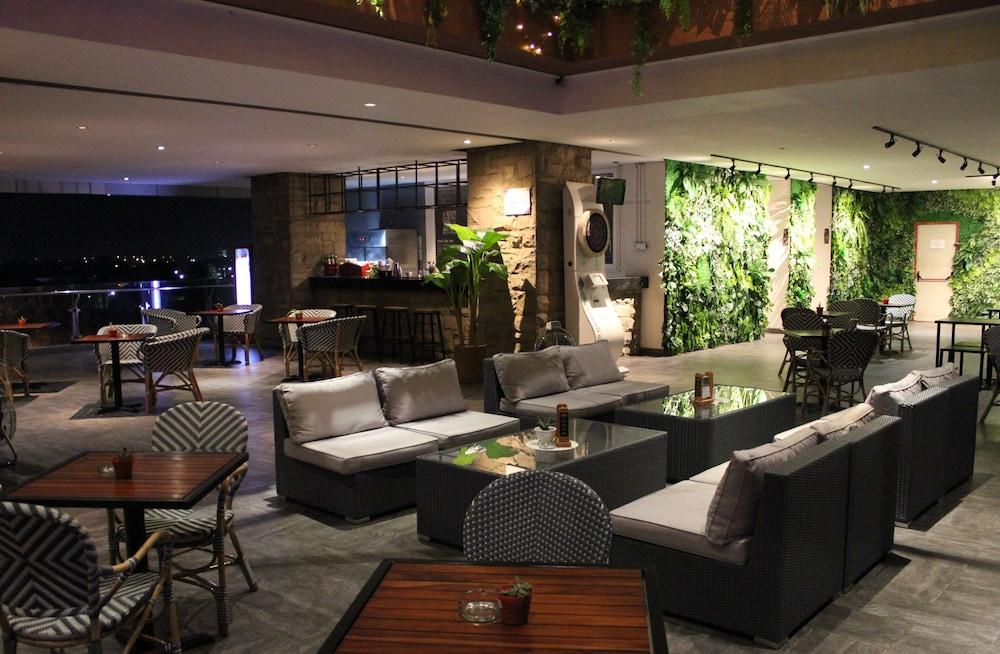 Swiss-Belinn Karawang Luaran gambar