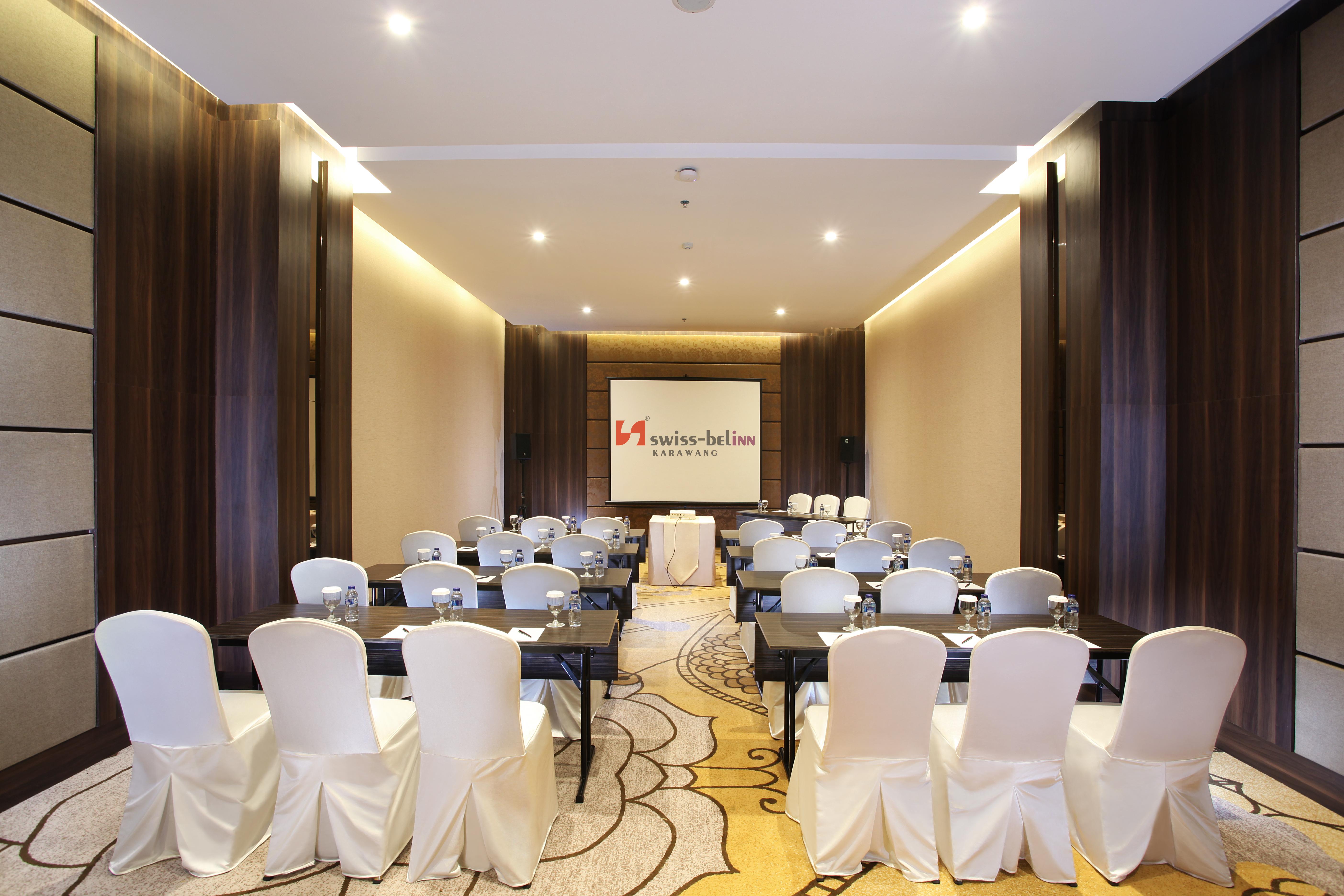 Swiss-Belinn Karawang Luaran gambar