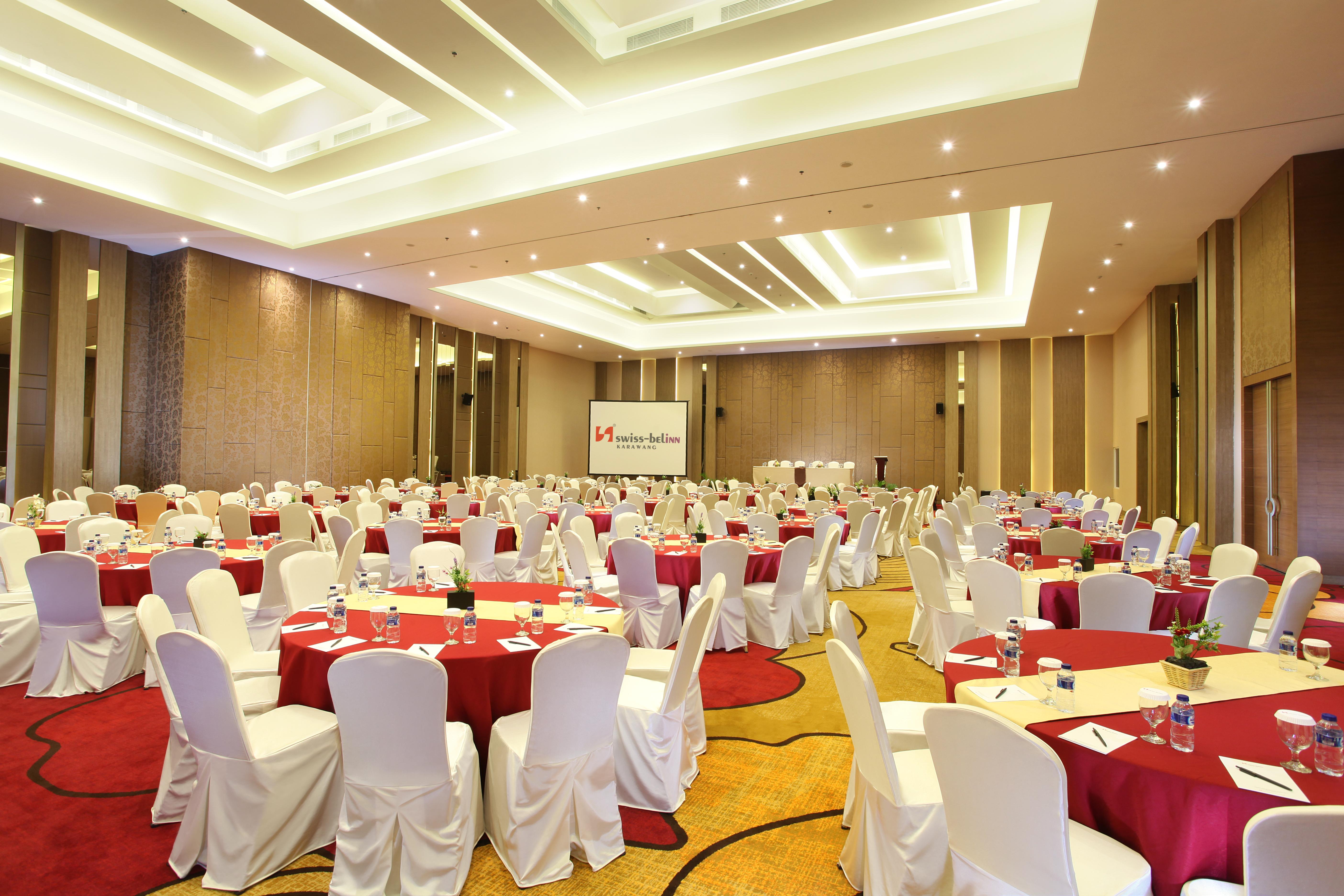 Swiss-Belinn Karawang Luaran gambar