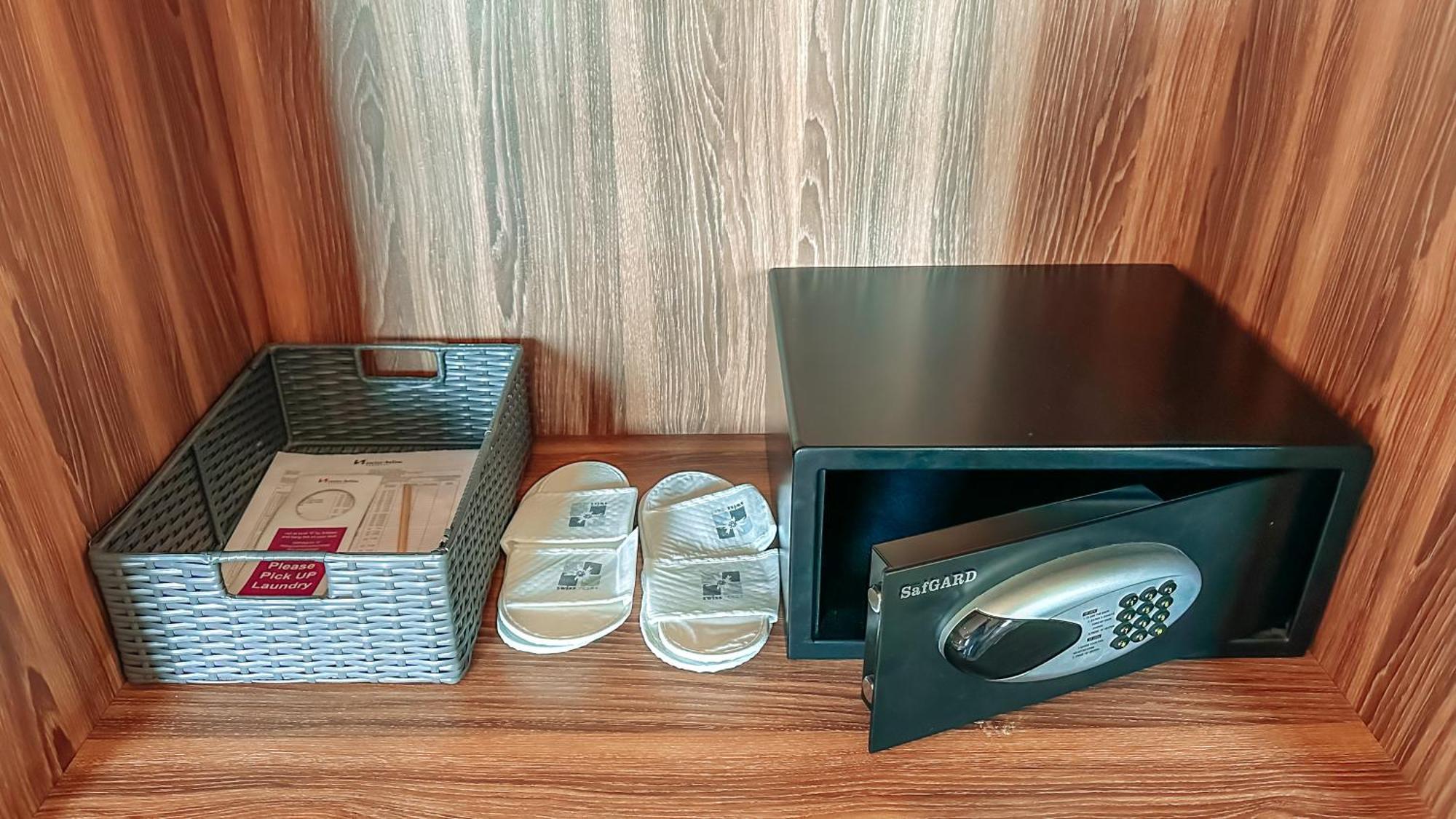 Swiss-Belinn Karawang Luaran gambar
