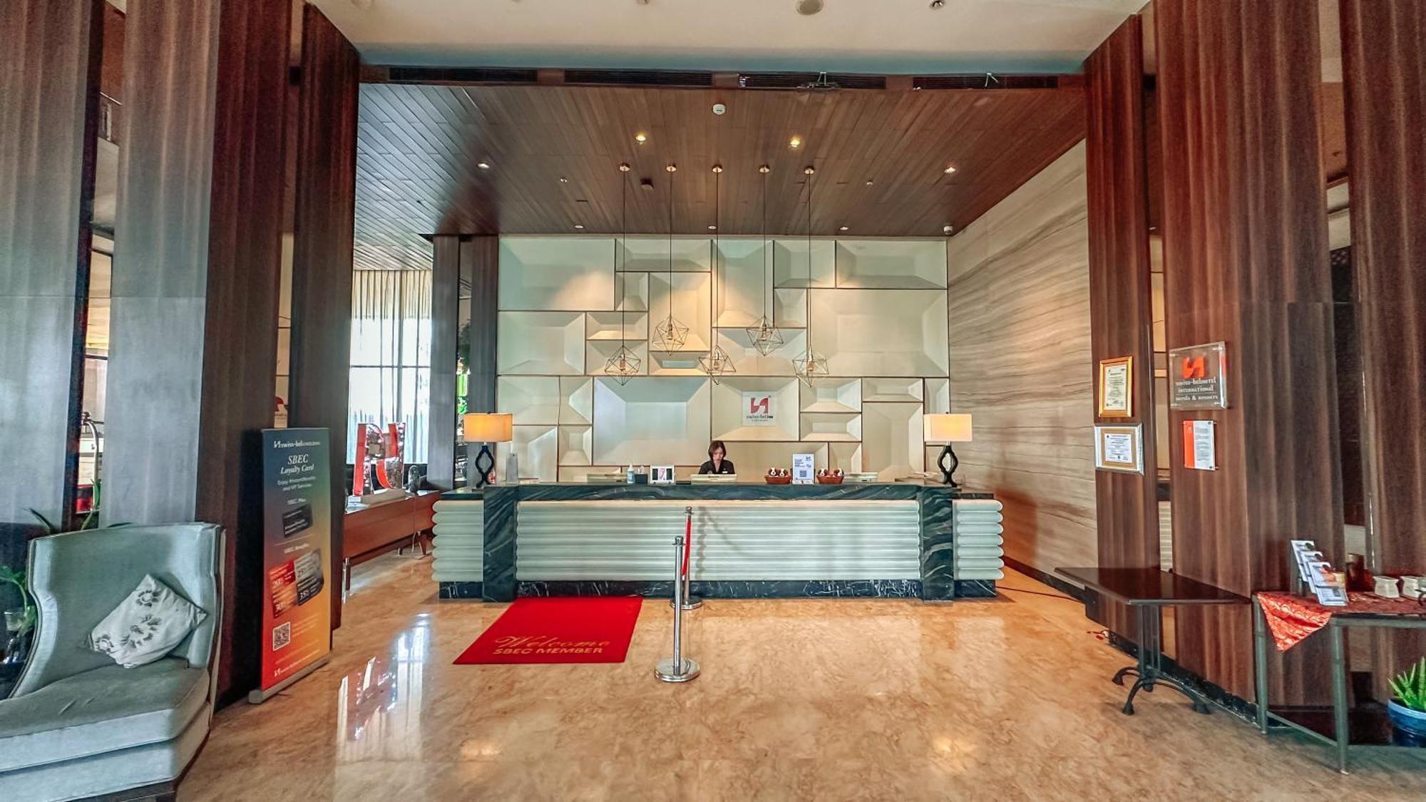 Swiss-Belinn Karawang Luaran gambar
