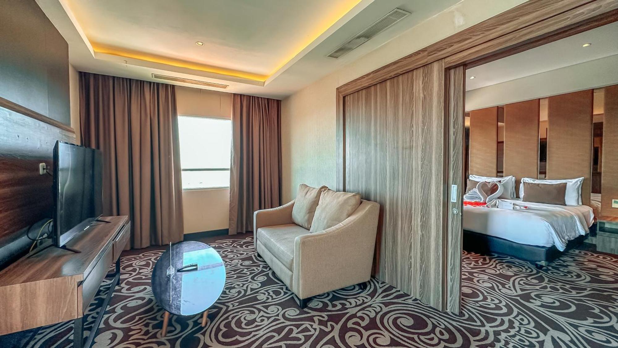 Swiss-Belinn Karawang Luaran gambar