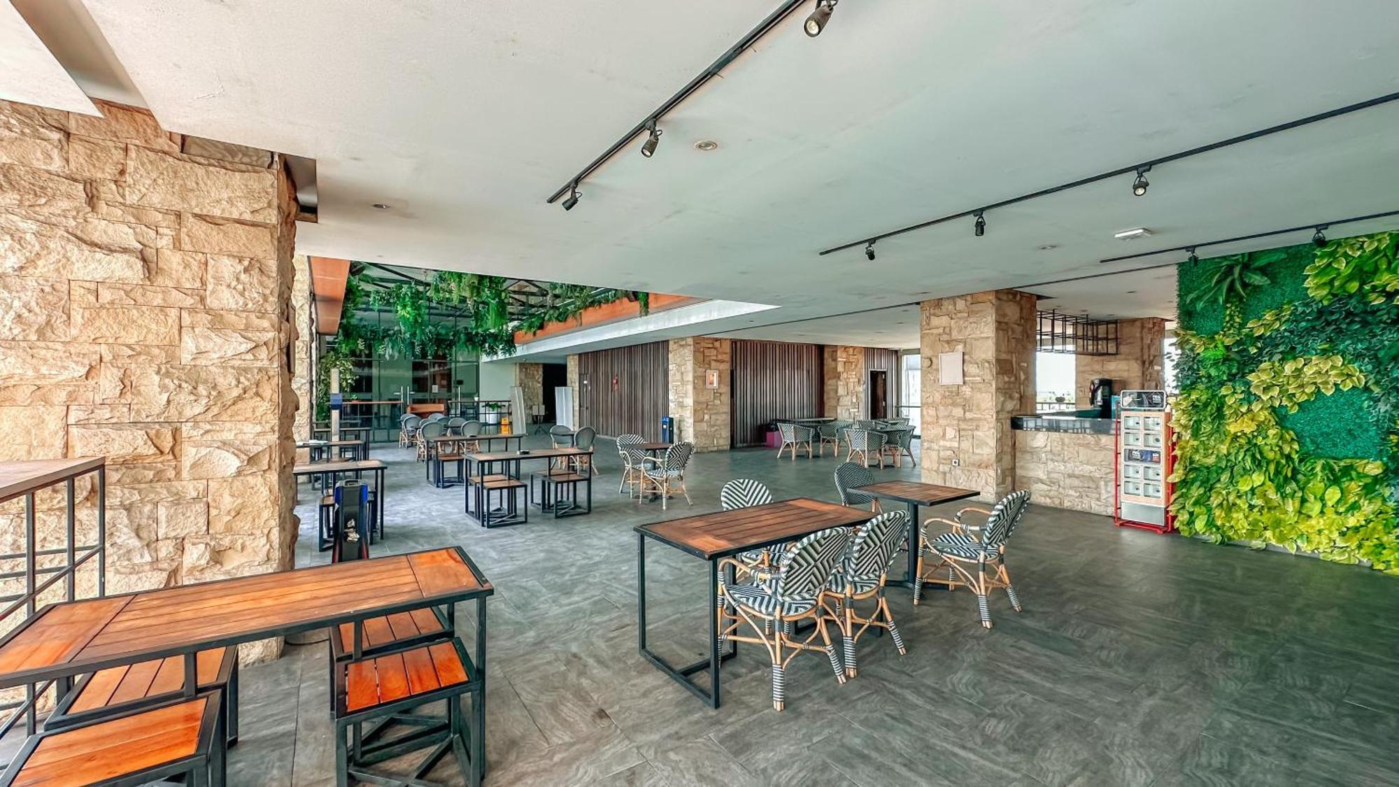 Swiss-Belinn Karawang Luaran gambar